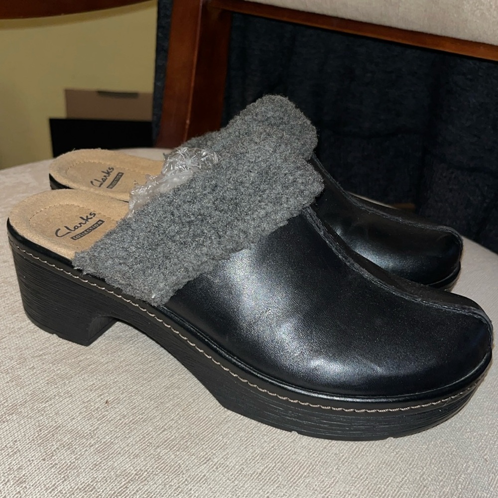 Clarks Soft Cushion Fur Trim Slip On Black  Clogs size 7